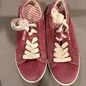 Taos Footwear Women's Rose Canvas Sneakers